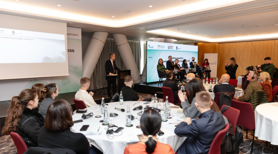 Building Capacities for Sustainable Monitoring of Public Contracts